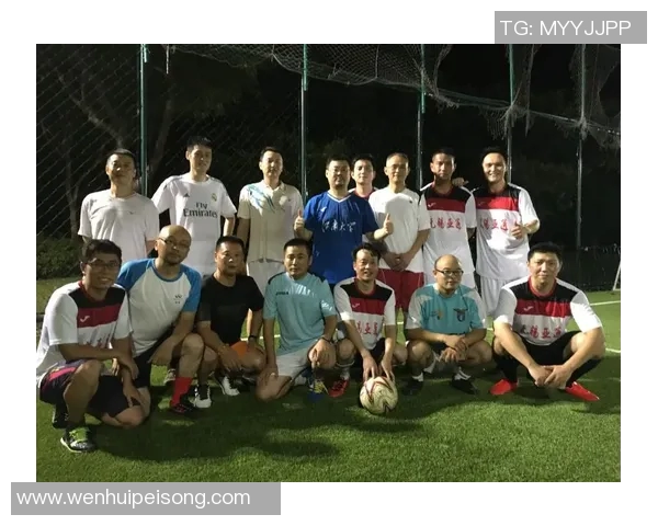 足球明星合影最新视频揭晓足坛巨星背后的友谊与默契瞬间